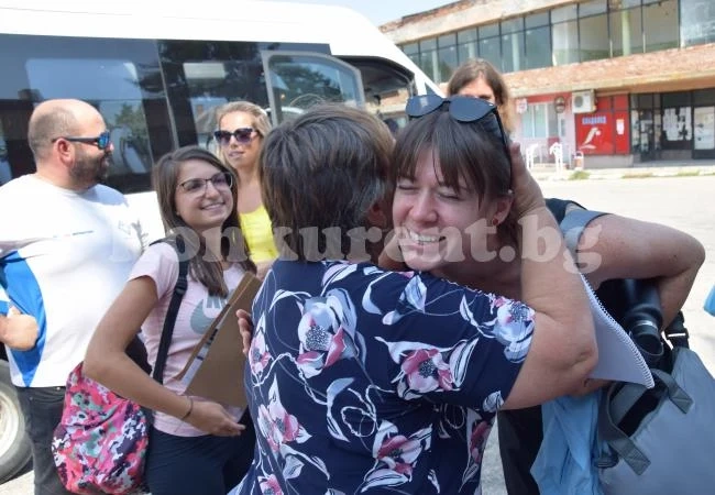 Етнографката Сара от Охайо помага на баби в Синаговци