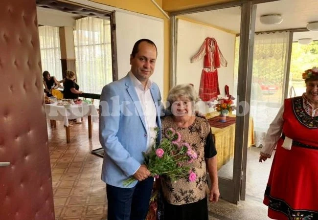 Калин Каменов откри първия фолклорен фестивал „Веселие по съседски“