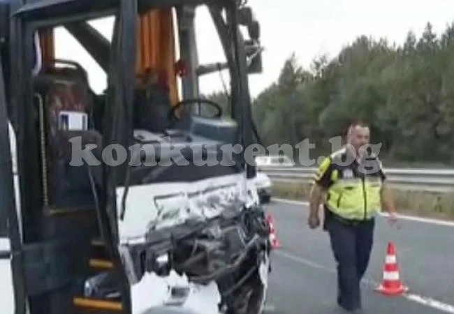Осем души остават в болници след катастрофата на „Хемус“