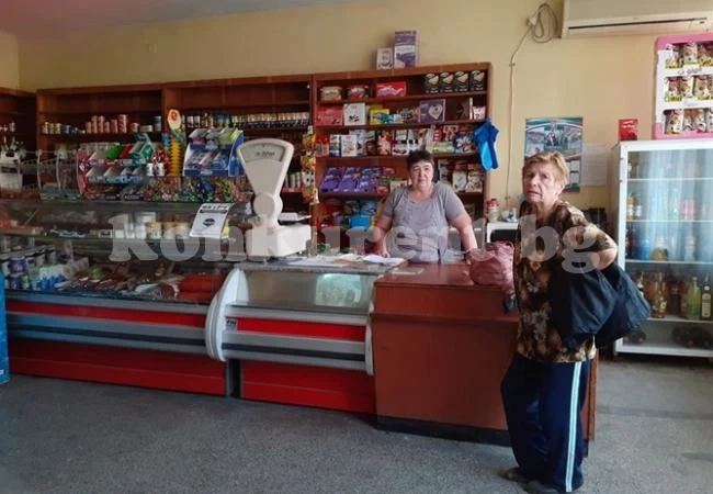 Анонимна жена плаща вересиите на 165 старци