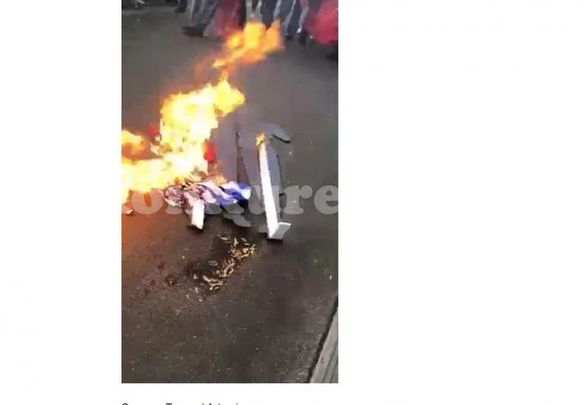 Подпалиха гръцко и българско знаме пред консулството на Северна Македония в Мелбърн (Снимки)