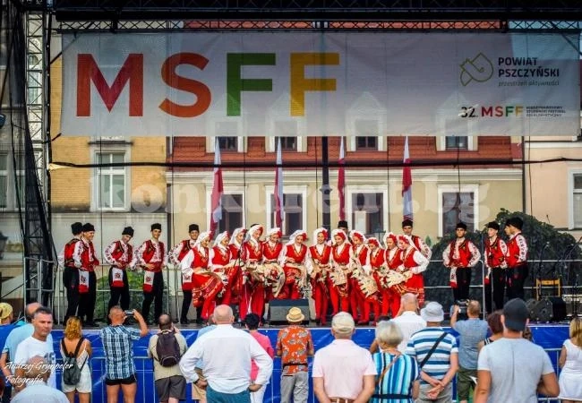 Достойно представяне на танцов ансамбъл „Хемус“ в Полша
