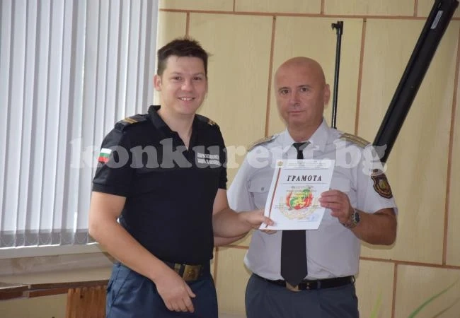Огнеборци са наградени по случай професионалния им празник