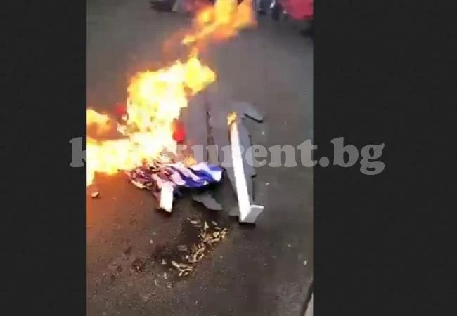Правителството на Северна Македония осъди паленето на знамена на България и Гърция