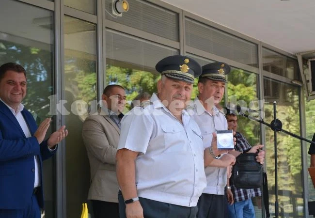 Шефът на пожарната в Лом получи почетен знак на МВР