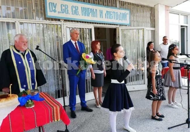 Кмет откри новата учебна година в Мездра