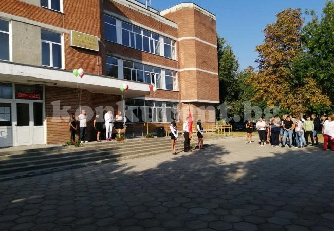 Срещнаха с хляб и мед ученици