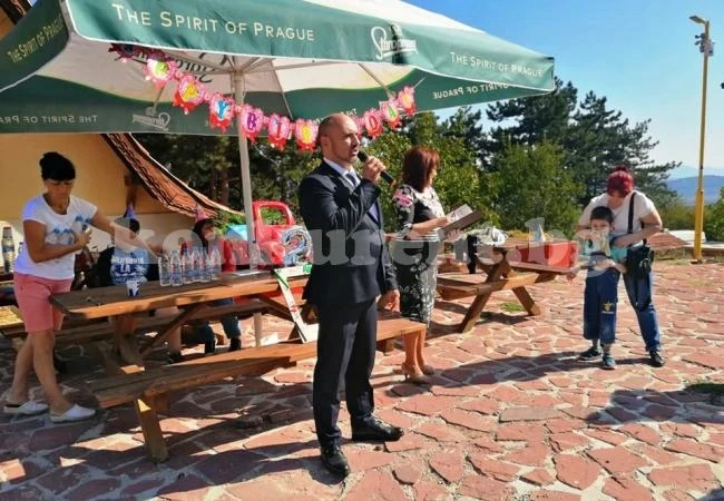 Депутат посрещна първия учебен ден с деца с увреждания