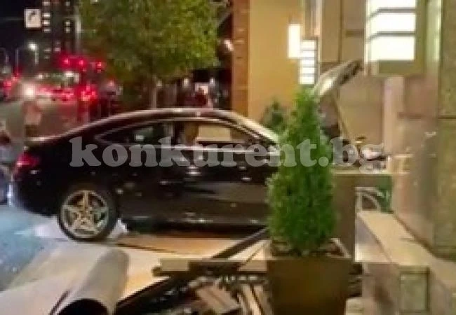 Кола се блъсна в имот на Доналд Тръмп, има ранени (Видео)