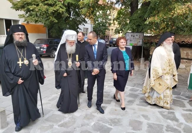 Патриарх Неофит дойде във Враца СНИМКИ