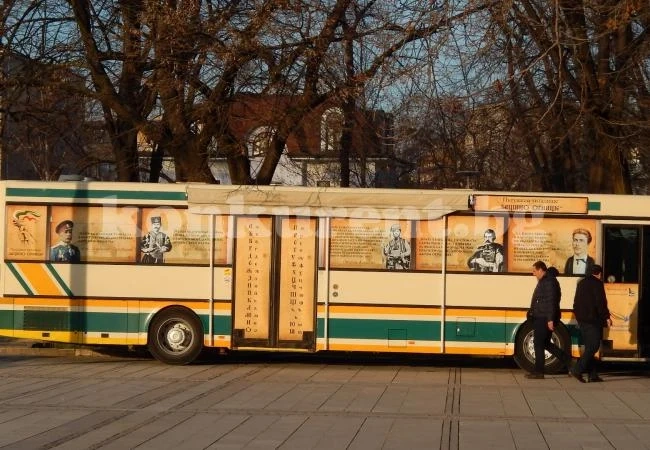 Пътуващо читалище гостува в Мездра за Деня на Независимостта