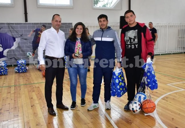 Калин Каменов награди победителите в Ученически игри 2018/2019