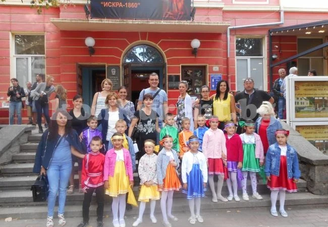 Деца от Враца ни отчетоха в национален фестивал СНИМКИ