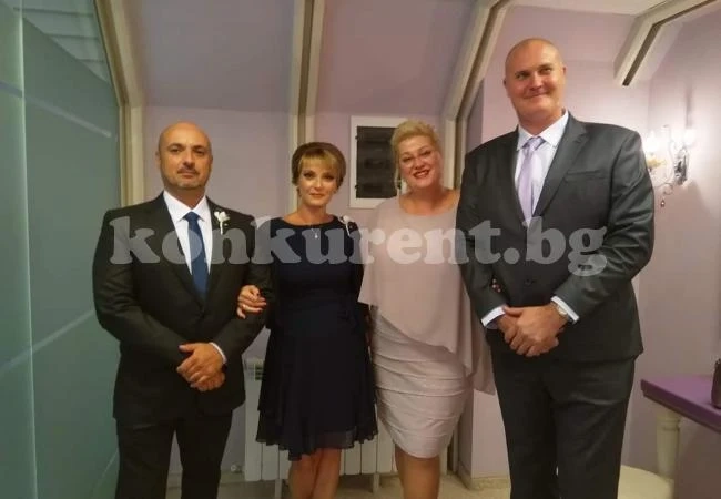Депутатът Богданов кумува на младоженци СНИМКА