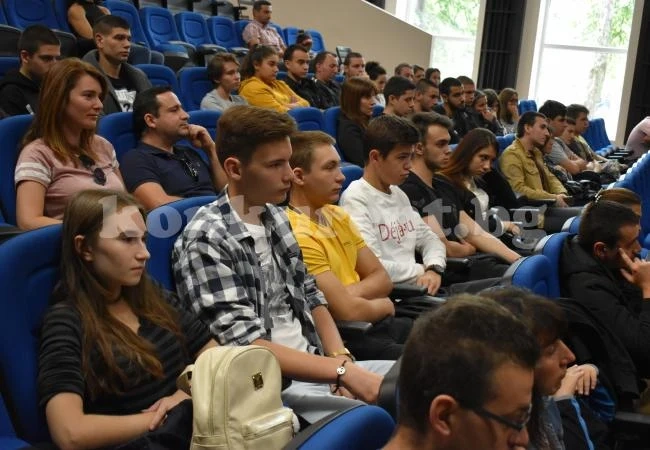 Младежи обсъдиха начините за развитие на Враца в рамките на отворен форум