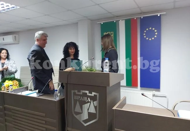 От питанията на сесията във Враца започна да... мирише на избори