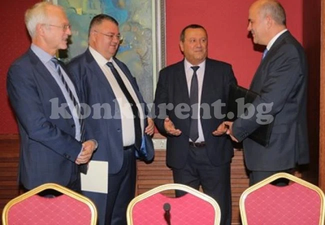 Държавата против първите 3 дни болничен да не се плащат от никого. Но иска реформа (обзор)