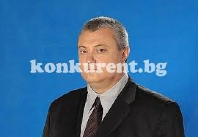 Двама клатят стола на Тодор Алексиев в Хайредин