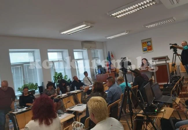 Общинските съветници в Мездра завършиха мандата си на инат
