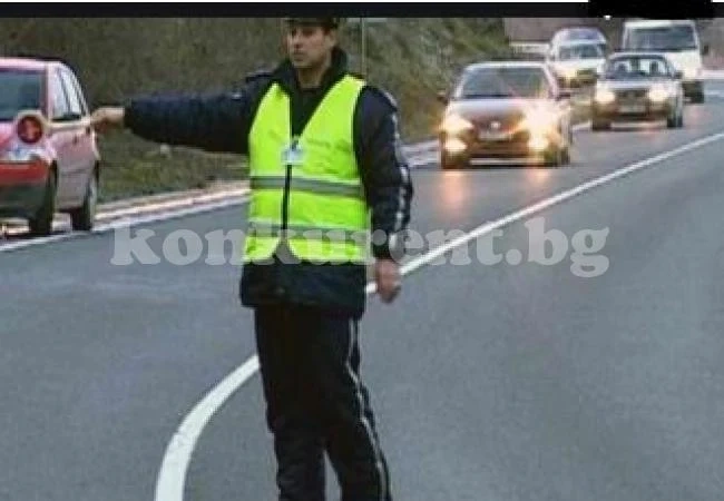 Отбиха движението по Е79, изтеглят ТИР