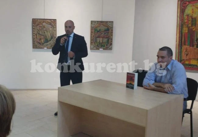 Кандидат за кмет поздрави известен писател