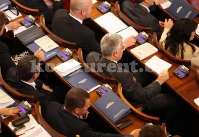 На първо четене: Безвъзмезден труд до 200 часа за административни нарушения