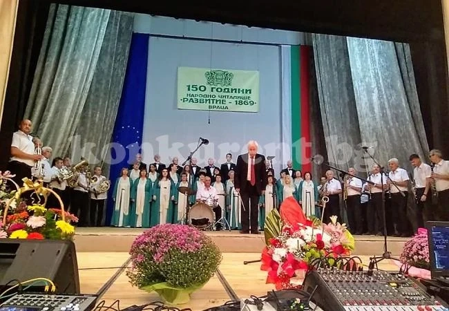 Богданов дари средства за годишнината на Читалище „Развитие“