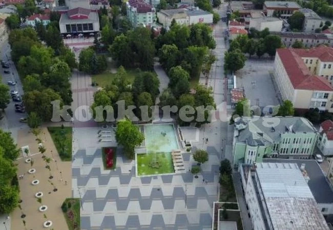Майка и син открити мърви в дома им