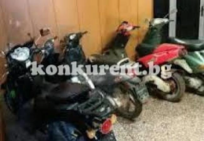 Сгащиха двама нередовни мотопедисти при рутинни проверки
