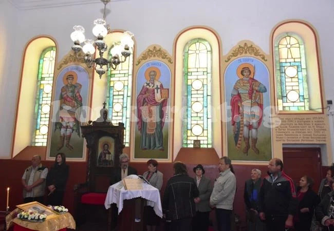 С обновена църква и курбан във Власатица отбелязаха Петковден