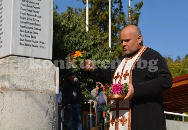 Красимир Каракачанов благодари на хора и дарители в Смоляновци