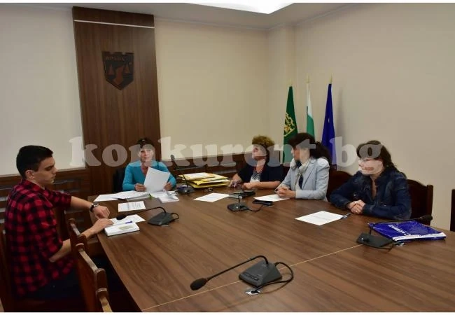 Решават кой да доставя храни и напитки