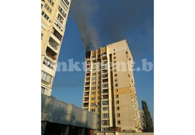 Пожар горя в жилищен блок в квартал \