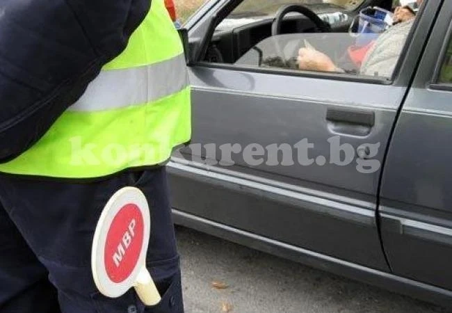 Засякоха неправоспособен водач, управлявал нерегистрирана кола
