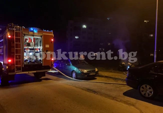 Кола пламна в голям врачански комплекс СНИМКИ