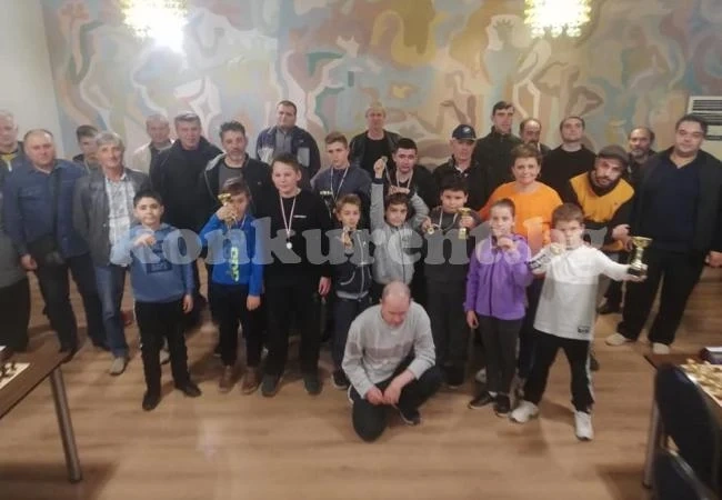 Мемориал „Найден Войнов” събра шахматисти от 3 поколения /Снимки/