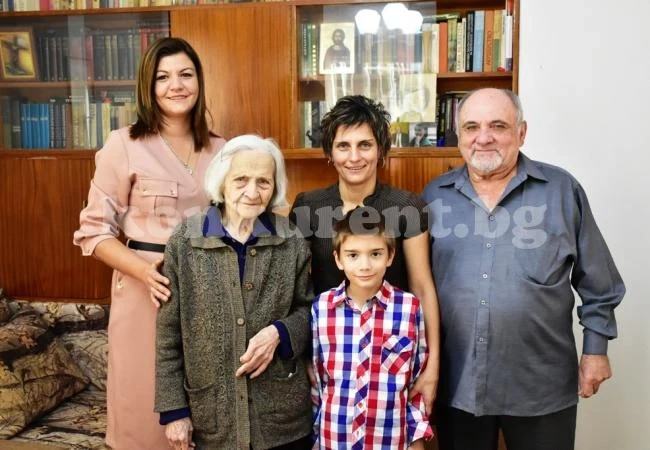 Баба Върба Лазарова от Враца стана на 100 години