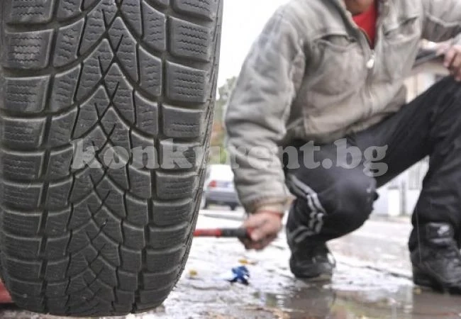 Двама криминално проявени нарязали гумите на камион, но...