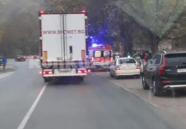 Започнаха отрано да се джаскат по Е79, катастрофа край Люти дол СНИМКИ