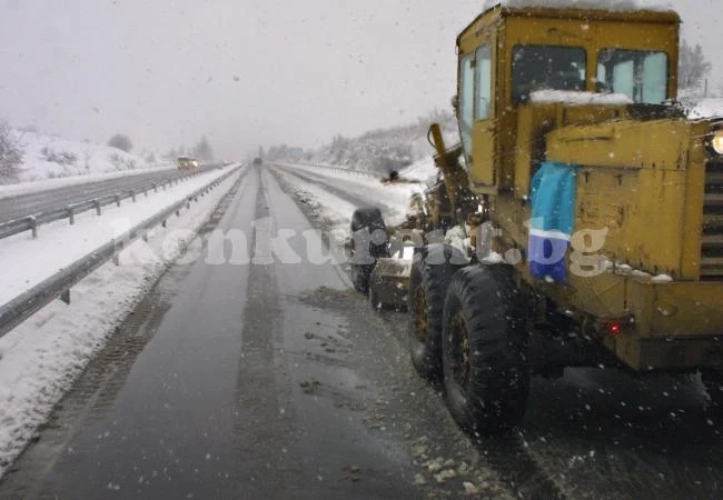 С 35 500 т сол дебнем първия сняг по пътищата
