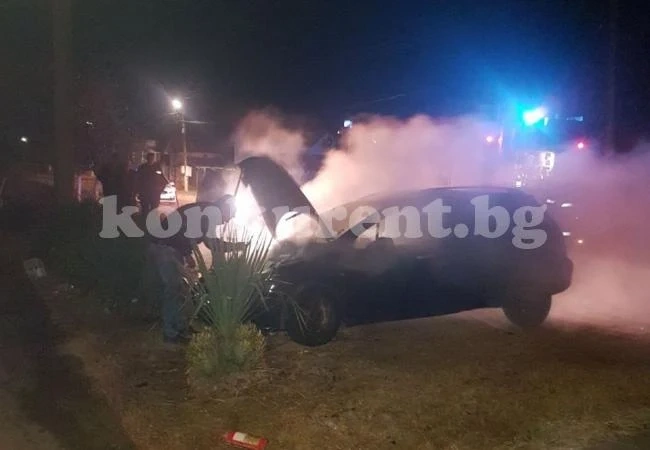 Запалиха колата на кандидат за кмет дни преди балотажа СНИМКИ