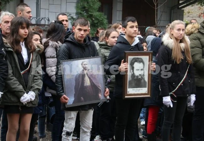 Празнично шествие и тържествена церемония за Деня на народните будители във Видин