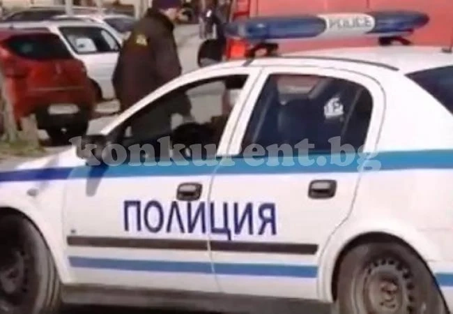 Пиян с „Мерцедес“ удари полицейска кола