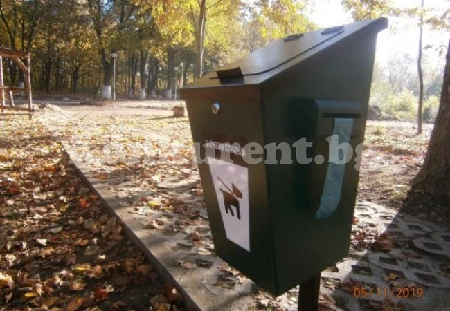 Нови кошчета за кучешки отпадъци в Козлодуй