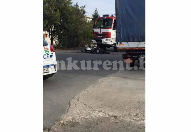 Пожарна блъсна моторист в Слънчев бряг, в тежко състояние е