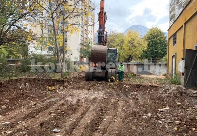 Стартира изграждането на вертикална планировка на междублоковото пространство на ул. „Ангел Грамчев“
