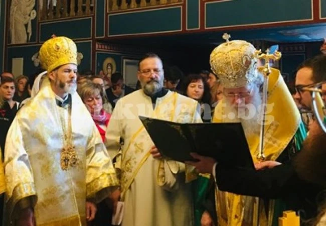 За първи път патриарх отслужи литургия за българите във Виена