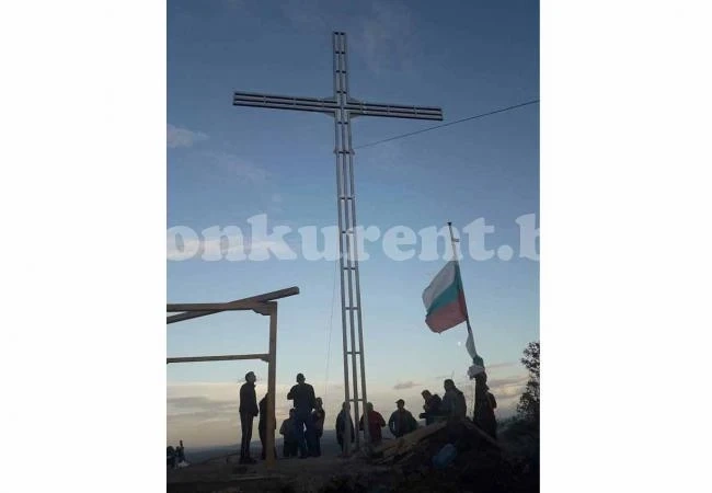12-метров кръст ще пази Типченица