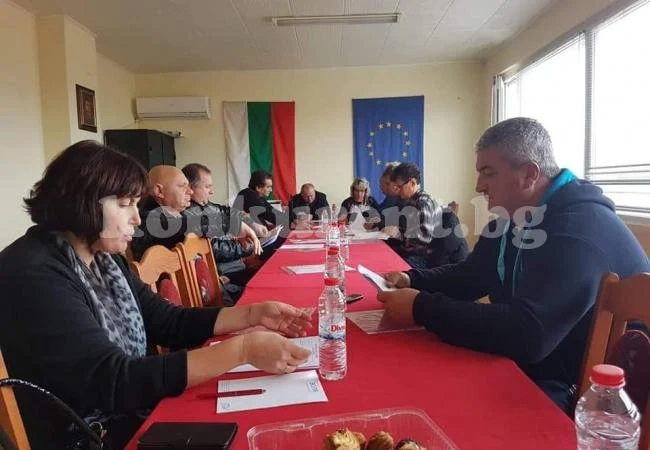 Извънредна сесия събра съветниците в Ружинци