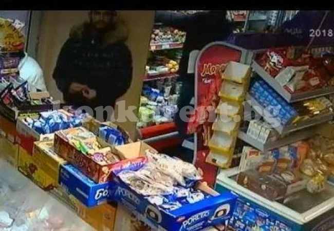 Пипнаха крадец, взел храна от магазин